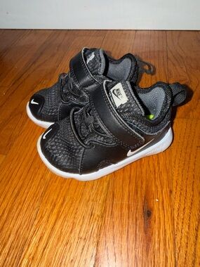 Nike Flex Contact 3 baby shoes in black and white 4C